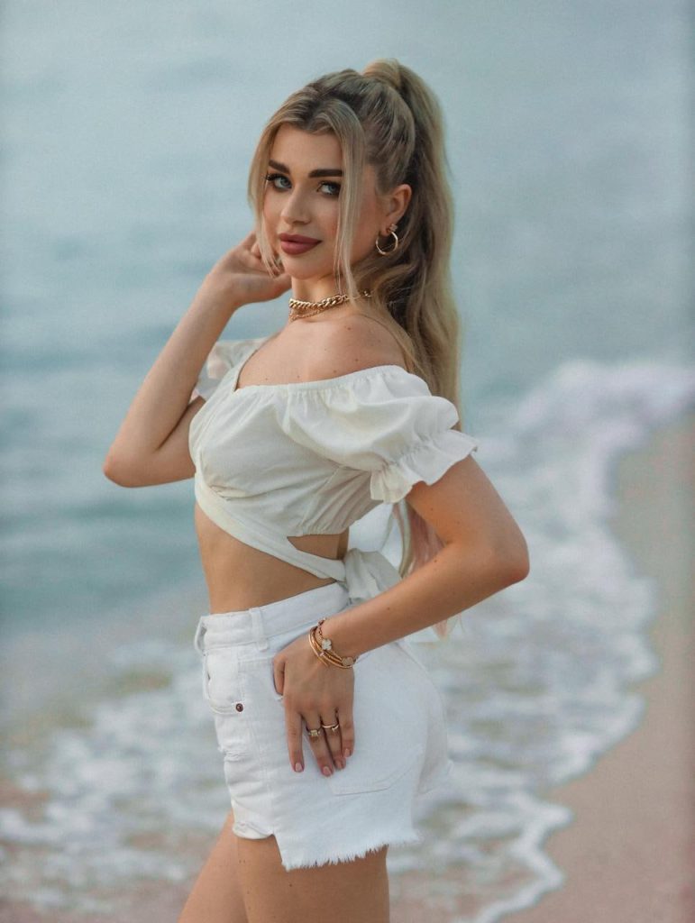 Russian escort from Karyna Dubai